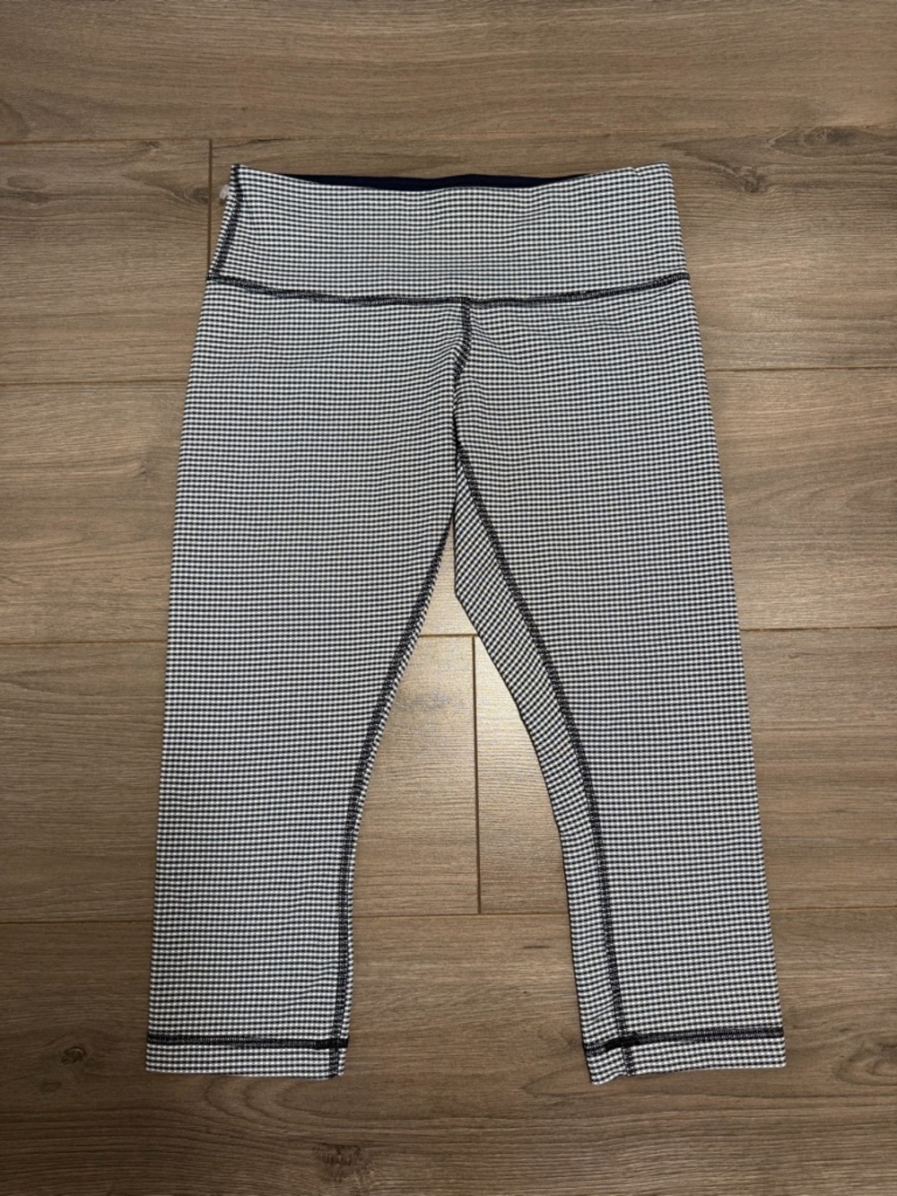 LULULEMON knee length leggings- BRAND NEW